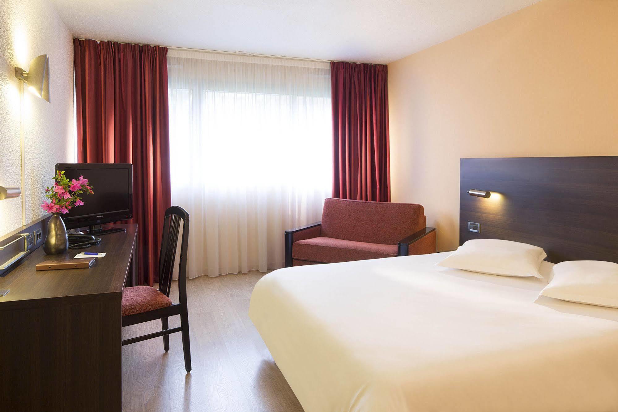 Oceania Quimper Hotell Eksteriør bilde